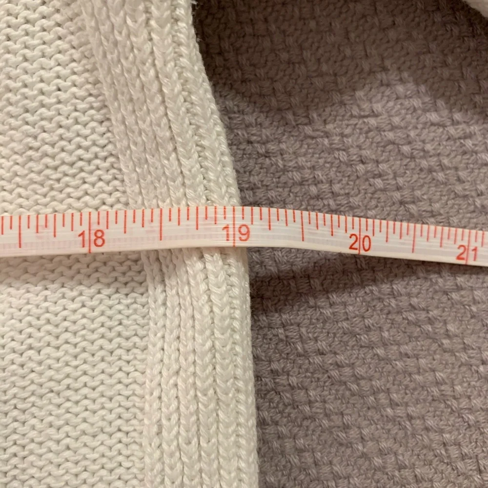 GUC/EUC Sweater: Winter White, Pullover, Y-Neckline w Keyhole, Ribbed Sides